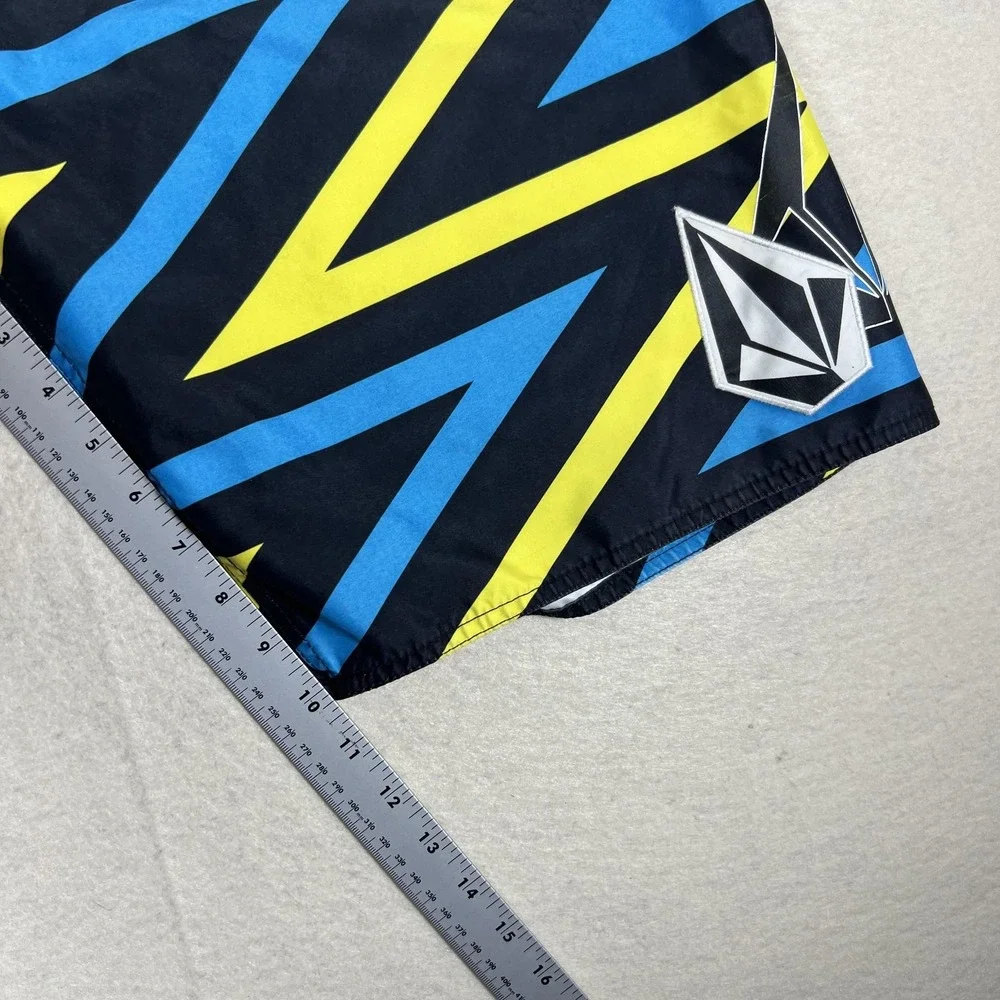Volcom Board Shorts Mens Size 36 Black Blue Yellow Zigzag‎ Swim Trunks - Picture 6 of 8